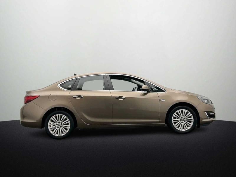 Opel Astra 1.4 Turbo Cosmo 2012 5