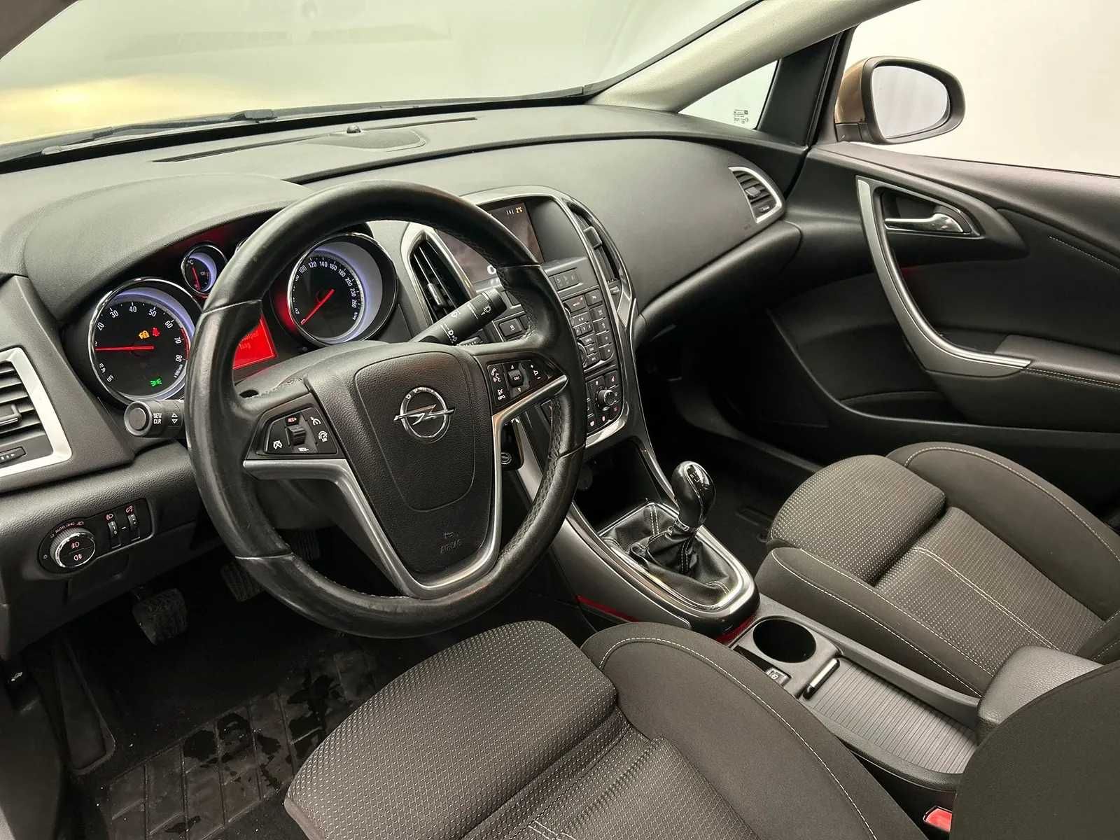 Opel Astra 1.4 Turbo Cosmo 2012 8